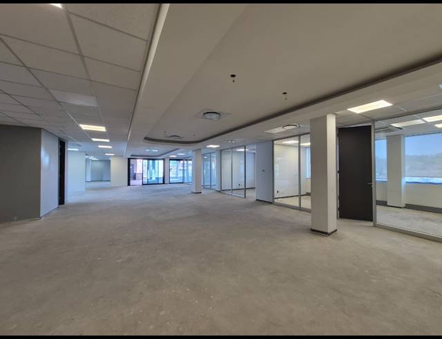 3,438M² OFFICE TO LET IN WAVERLEY